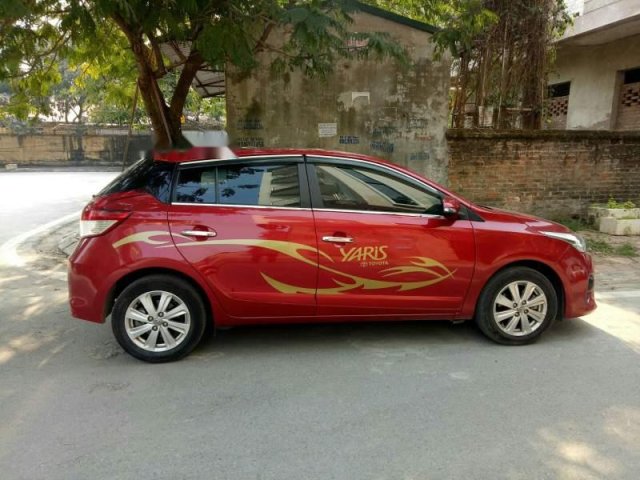 Bán xe Toyota Yaris màu đỏ mới 98%, xe rất đẹp, gia đình mua nhưng đi ít