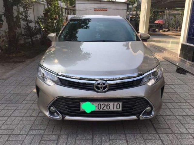 Bán Toyota Camry 2.0 E màu nâu vàng, Sx 2016, chạy lướt 8 ngàn km