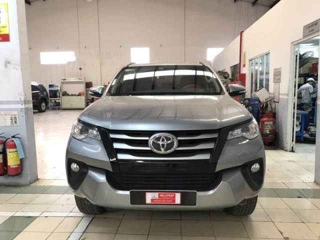 Đại Lý Toyota Đông Sài Gòn bán Toyota Fortuner G, máy dầu, số sàn, màu bạc, đời 2017, xe đi 50.000 km