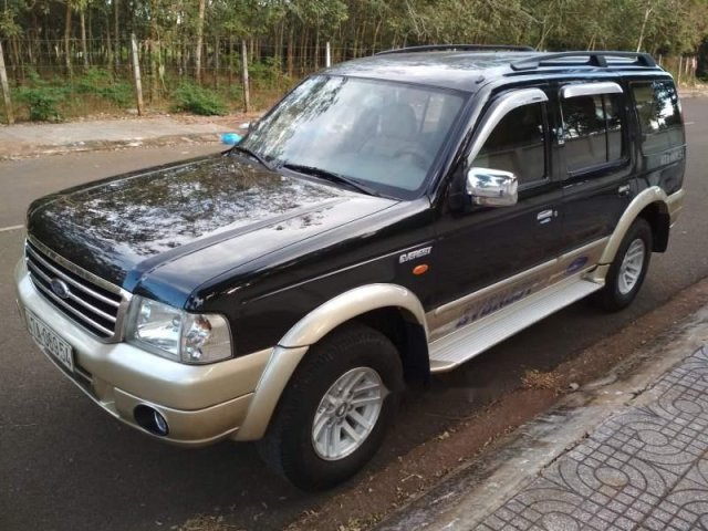 Cần bán gấp Ford Everest đời 2005, màu đen số sàn, giá chỉ 267 triệu