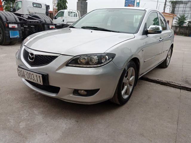 Bán Mazda 3 AT sản xuất 2004, màu bạc, số tự động, giá tốt