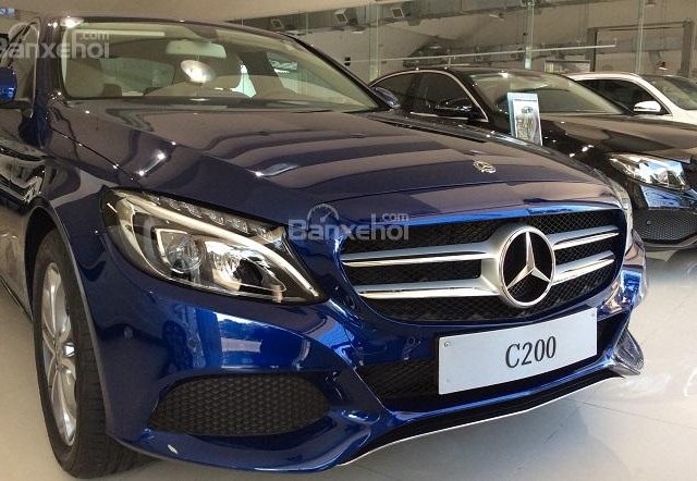 Bán Mercedes C200 2018, màu xanh Brilliant, nội thất kem