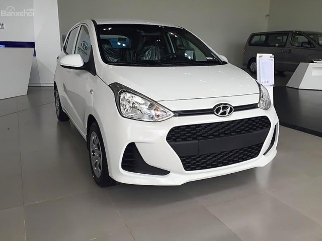 Bán ô tô Hyundai Grand i10 1.2 MT Base đời 2018, màu trắng, 330 triệu