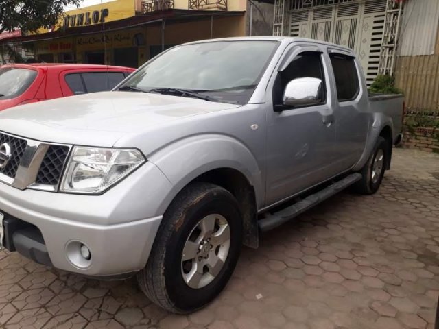 Bán ô tô Nissan Navara LE năm 2011, màu bạc số sàn, giá tốt