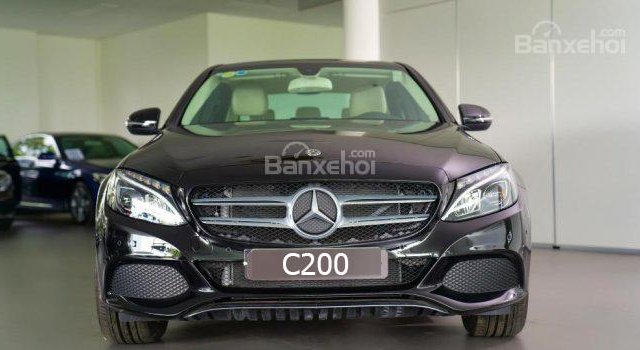 Cần bán xe Mercedes C200 đời 2018, màu đen nội thất kem ở Lâm Đồng