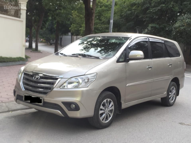 Toyota Innova E năm sản xuất 2016, màu vàng cát, 520tr, liên hệ 09681007700