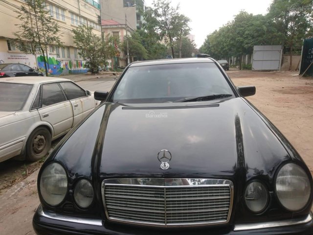 Bán Mercedes E230 đời 1996, màu đen, nhập khẩu