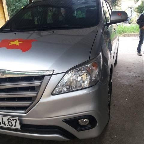 Bán xe Toyota Innova sản xuất năm 2015, màu bạc, giá 516tr