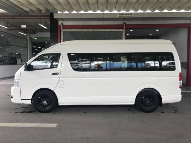 Bán Toyota Hiace 2018, màu trắng, nhập khẩu Thái Lan