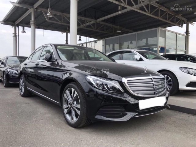 Bán Mercedes C250 năm sản xuất 2017, màu đen như mới