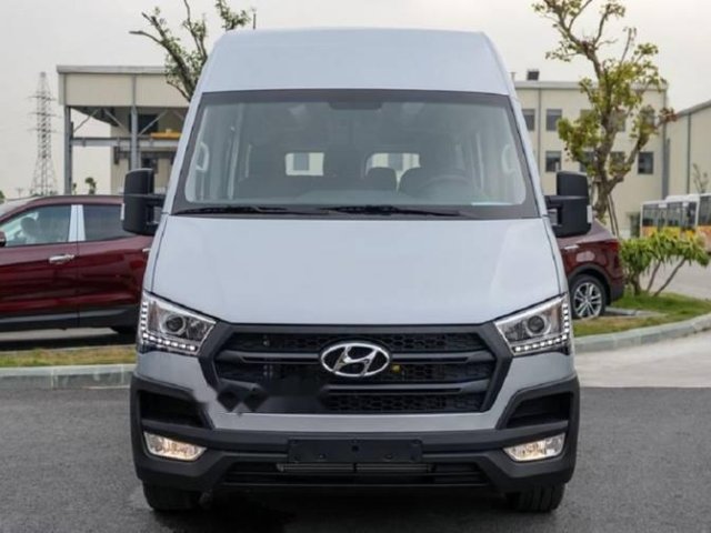 Bán xe Hyundai Solati năm 2018, màu trắng