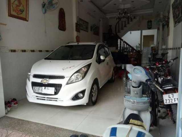 Cần bán xe Chevrolet Spark sản xuất 2015, số tự động