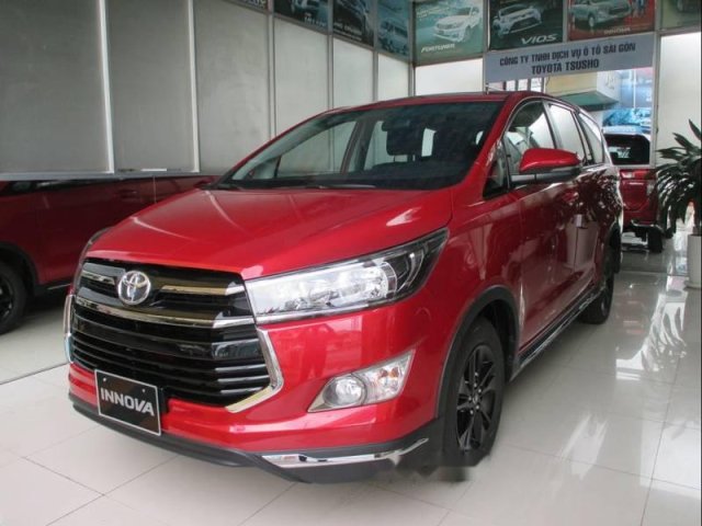 Bán xe Toyota Innova Venturer đời 2018, màu đỏ