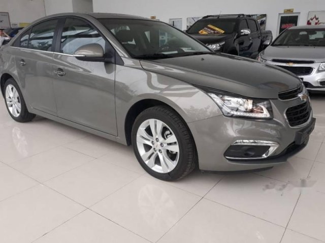 Bán Chevrolet Cruze LT đời 2018, màu xám0