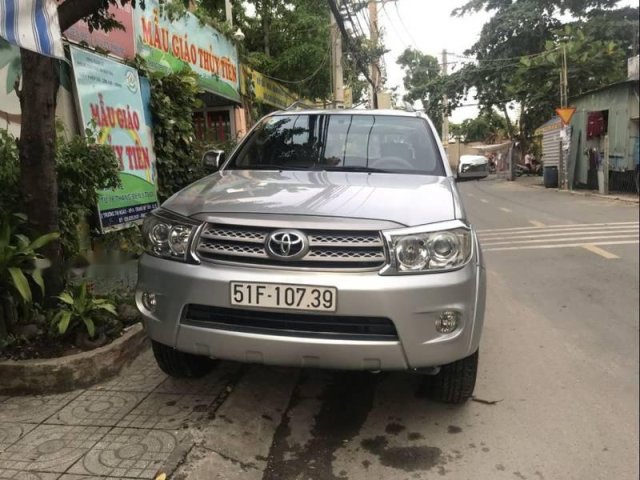 Cần bán lại xe Toyota Fortuner V 2009, màu bạc, nhập khẩu nguyên chiếc, giá chỉ 525 triệu