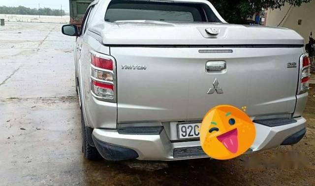 Cần bán gấp Mitsubishi Triton đời 2016, màu bạc, nhập khẩu xe gia đình, 550 triệu