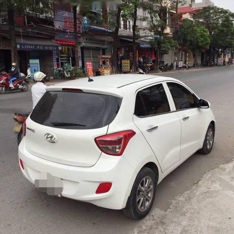 Cần bán gấp Hyundai Grand i10 sản xuất năm 2017, màu trắng, nhập khẩu nguyên chiếc 