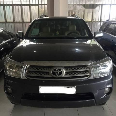 Cần bán lại xe Toyota Fortuner đời 2009, màu xám xe gia đình