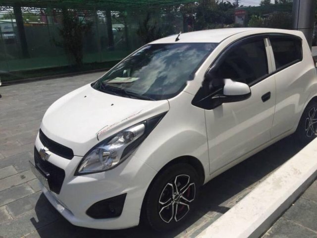 Bán ô tô Chevrolet Spark đời 2016, màu trắng