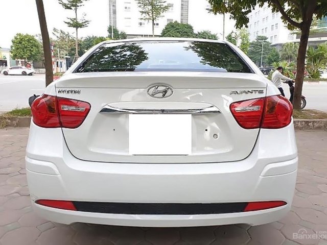 Bán Hyundai Avante năm 2011, màu trắng số tự động