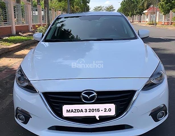 Cần bán gấp Mazda 3 2.0 đời 2015, màu trắng như mới0