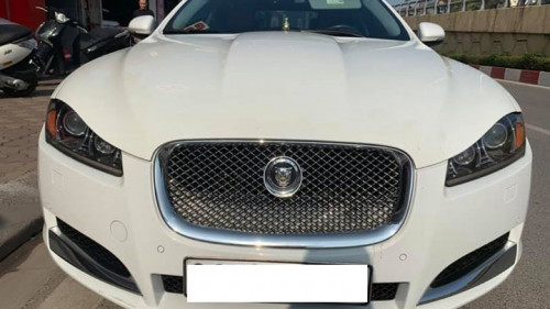 Xe Jaguar XF 2.0 AT sản xuất năm 2014, màu trắng, nhập khẩu như mới