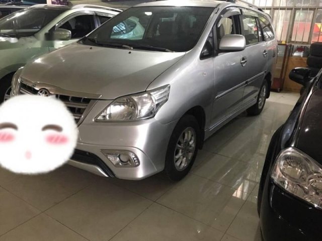 Cần bán xe Toyota Innova sản xuất 2015, màu bạc