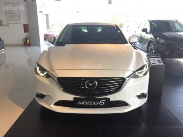 Bán Mazda 6 đời 2017, màu trắng