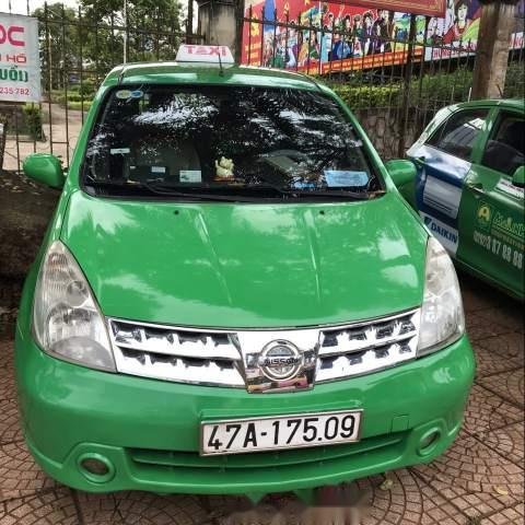 Cần bán Nissan Grand Livina năm 2011, xe đang hợp tác kinh doanh chạy taxi0