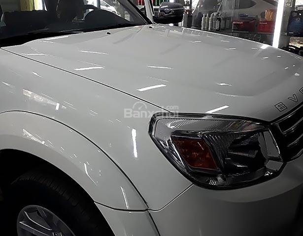 Bán Ford Everest 2.5L 4x2 AT đời 2014, màu trắng