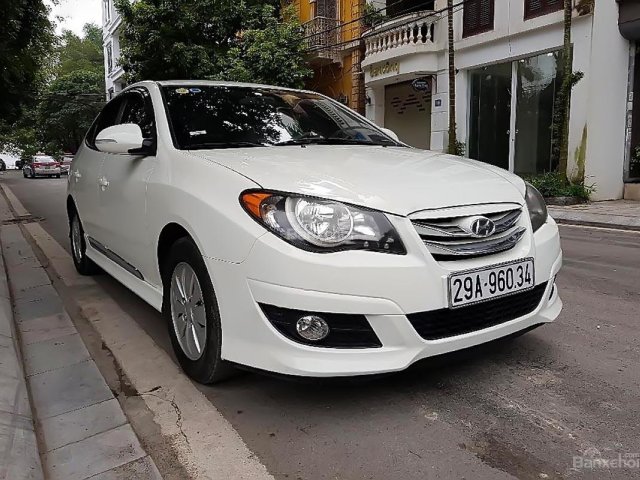 Cần bán gấp Hyundai Avante 1.6 MT năm sản xuất 2013, màu trắng còn mới giá cạnh tranh