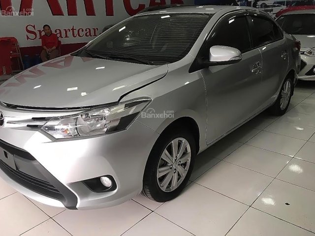 Cần bán lại xe Toyota Vios 1.5E sản xuất 2017, màu bạc0