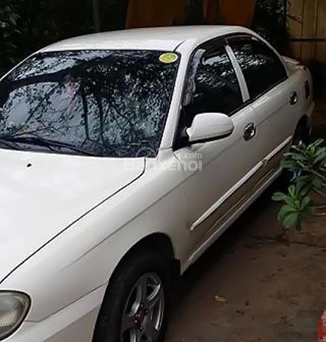 Cần bán xe Kia Spectra sản xuất năm 2004, màu trắng