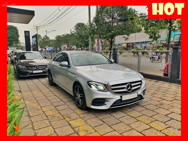 Bán xe Mercedes E300 bạc 2018 chính hãng. Trả trước 800 triệu nhận xe với gói vay ưu đãi