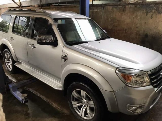 Cần bán Ford Everest Mt năm 2011, màu bạc, giá chỉ 540 triệu