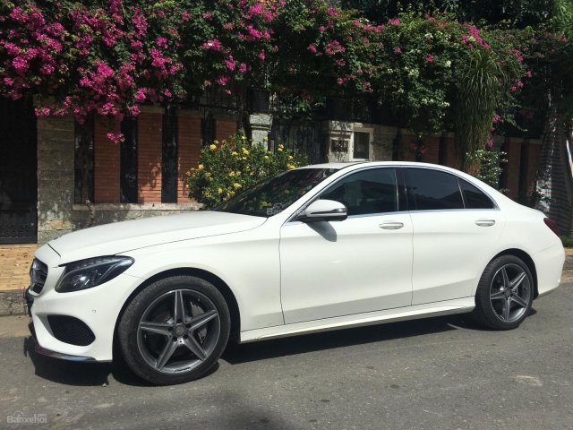 Bán xe Mercedes C300 năm 2015, màu trắng, bảng cao cấp