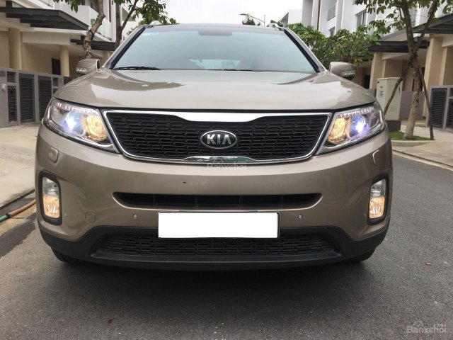 Cần bán Kia Sorento GATH năm sản xuất 2016, màu vàng nâu