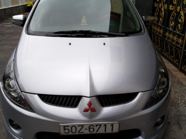 Xe Mitsubishi Grandis S sản xuất 2005, màu bạc