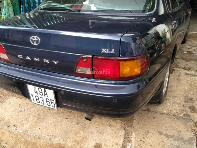 Cần bán Toyota Camry Xli năm 1997, màu xanh lam, xe nhập  