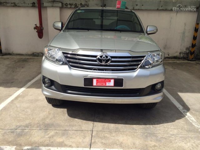 Bán Toyota Fortuner 2.7V đời 2014, màu bạc, xe đã được kiểm định và tân trang đạt chất lượng chuẩn0