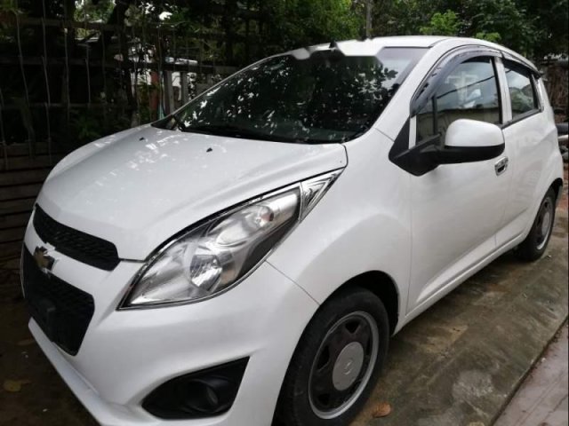 Cần bán Chevrolet Spark LT, sản xuất 2014, đăng ký 2015, màu trắng còn mới