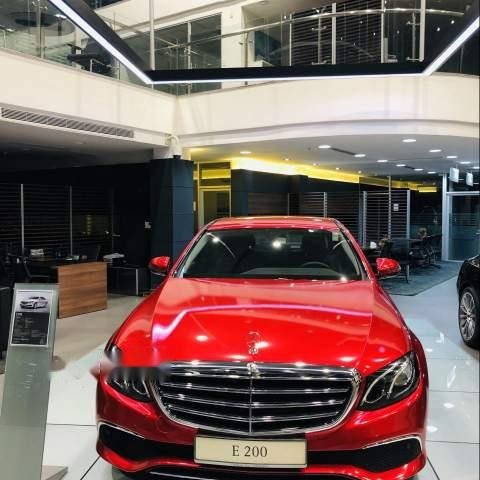 Bán ô tô Mercedes E200 đời 2018, màu đỏ