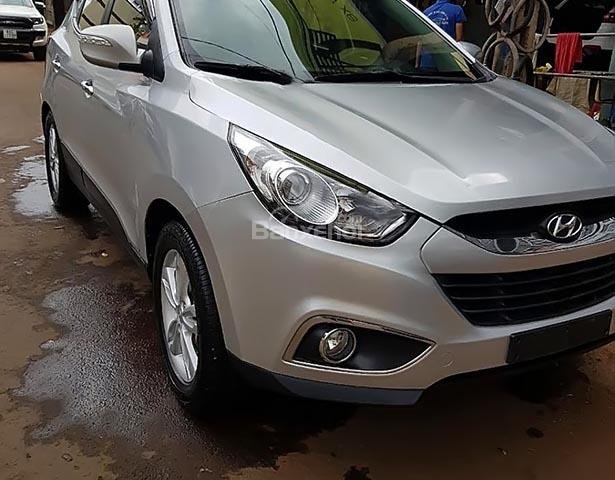 Bán Hyundai Tucson 2.0 AT 4WD năm 2011, màu bạc, nhập khẩu  