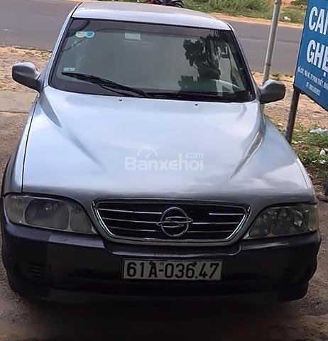 Cần bán lại xe Ssangyong Musso 2.3 đời 2002, màu bạc, nhập khẩu0