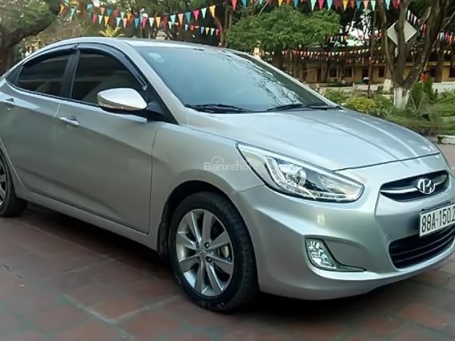 Bán Hyundai Accent số sàn, đăng kí lần đầu 3/2017, đăng kiểm 9/2019