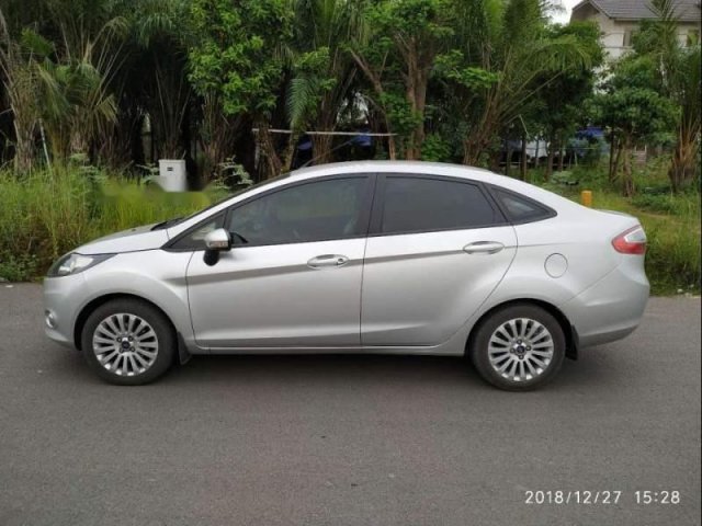 Bán xe Ford Fiesta đời 2011, màu bạc giá cạnh tranh