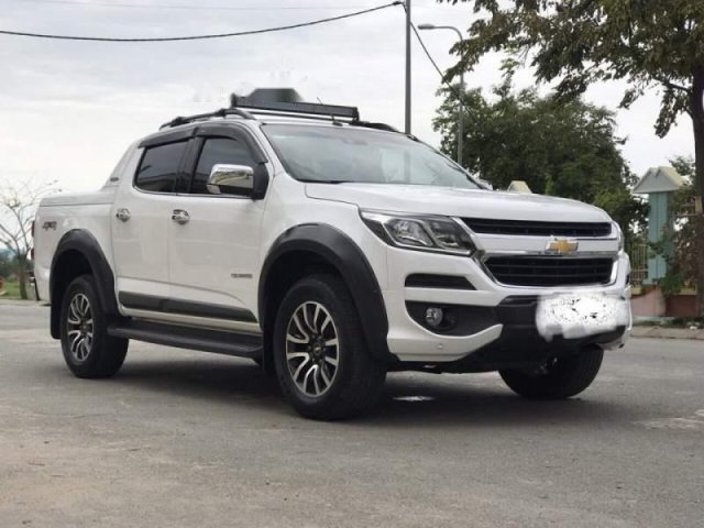 Xe Chevrolet Colorado AT đời 2017, màu trắng ít sử dụng