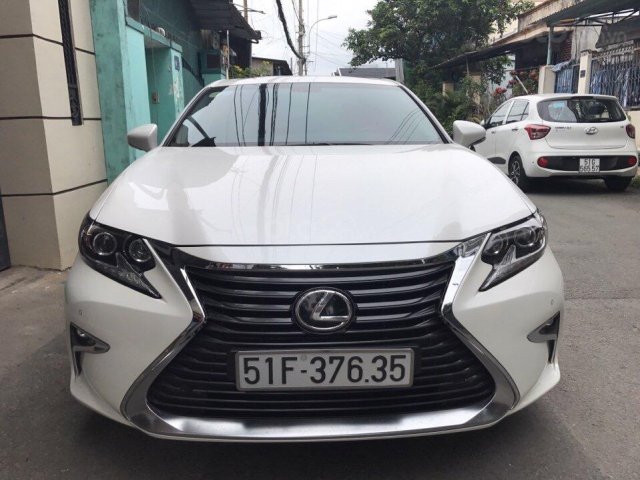 Bán Lexus ES 2.0 năm sản xuất 2015, zin 100% xe mới đi 13.000km màu trắng, xe nhập bao check hãng0