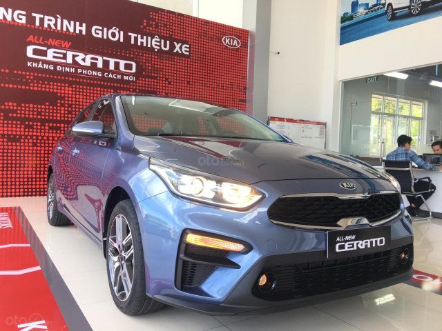 Cần bán xe Kia Cerato Delux năm sản xuất 2018, màu xanh lam, giá 559tr