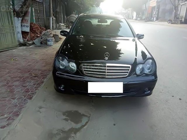 Bán Mercedes C180 đời 2004, xe đẹp không có lỗi0